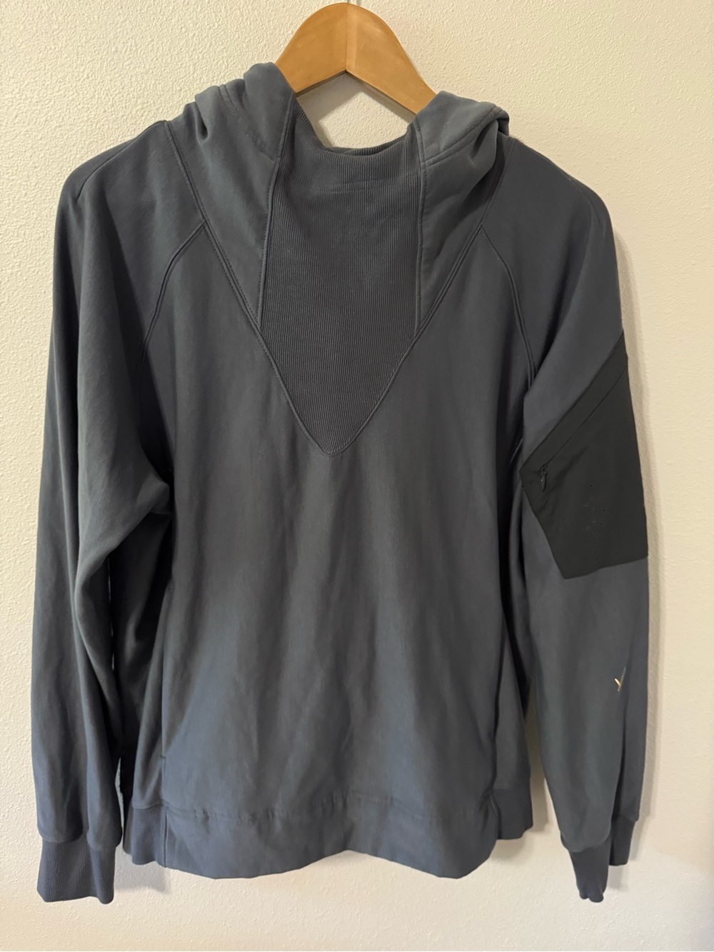 Indyeva Hoodie Gray Zipper Sleeve Pocket Kangaroo Athleisure Gym-Medium
